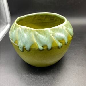 Vintage California Pottery Planter Green‎ Glaze Dripped Light Bue Glaze rim